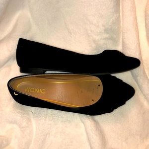 Vionic gramercy black suede flat size 6.5